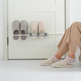 حامل و منضم الاحدية والمناشف الجديد